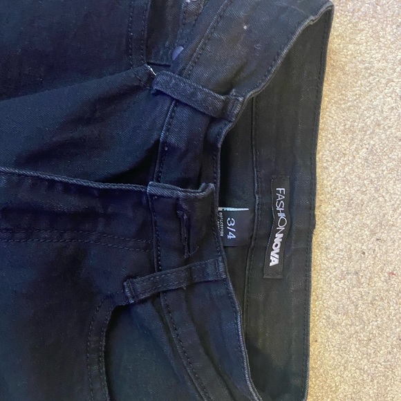 Fashion Nova skinny jeans - Picture 2 of 4